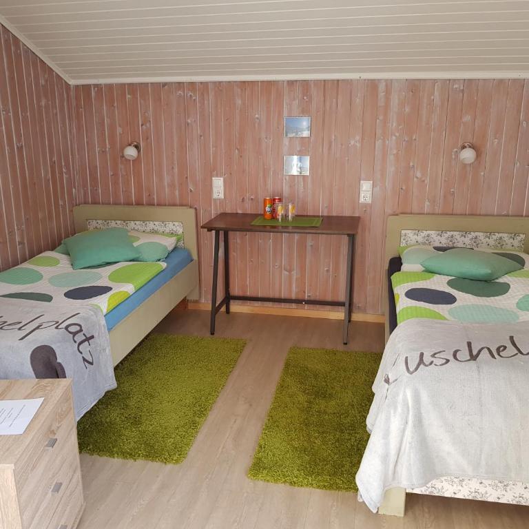 Tattoo PENSION mit Restaurant und Tattoo-Studio - Zweibettzimmer mit Balkon - 5