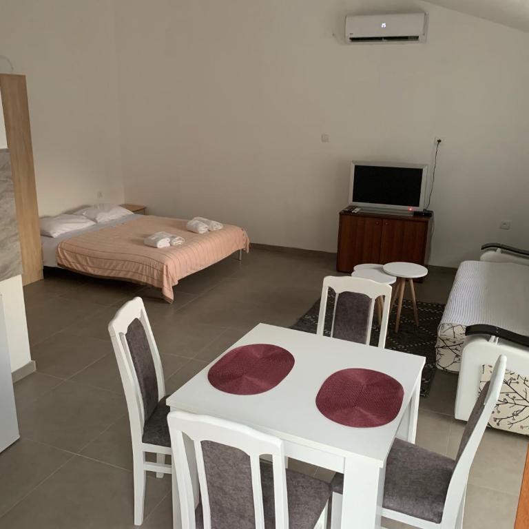 Apartment Stanisic - King Studio with Sofa Bed - 7