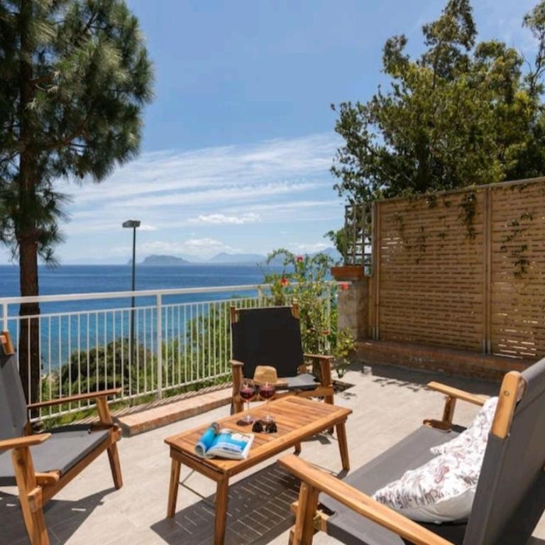 Villa's apartment on the beach, swimming pool A/C - One-Bedroom House - 7