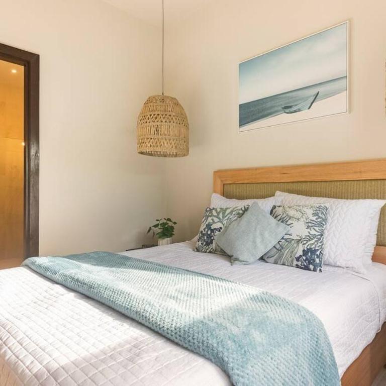 Aqua - Three-Bedroom Apartment - 35