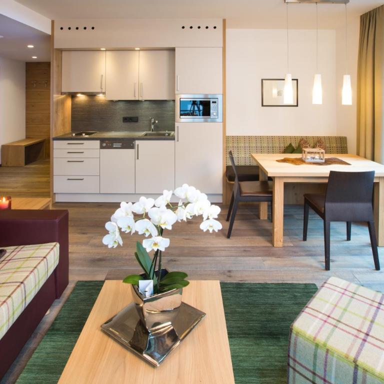 Hotel Schwarzer Adler - Sport & Spa - Ferienwohnung „Adler“ - 1