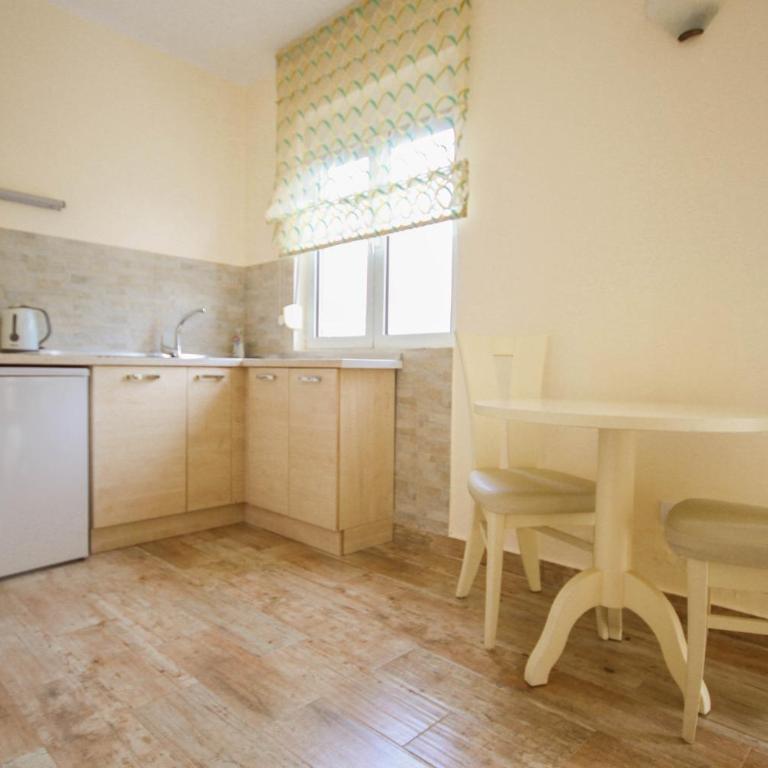 Apartaments Crown Silvia - Standard Apartment - 4