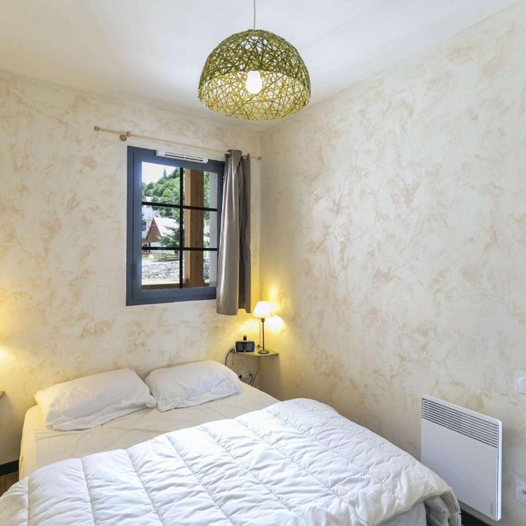 Bel appartement 4 pers, terrasse, parking privé, proche ski et thermes - Apartamento de 1 dormitorio - 3