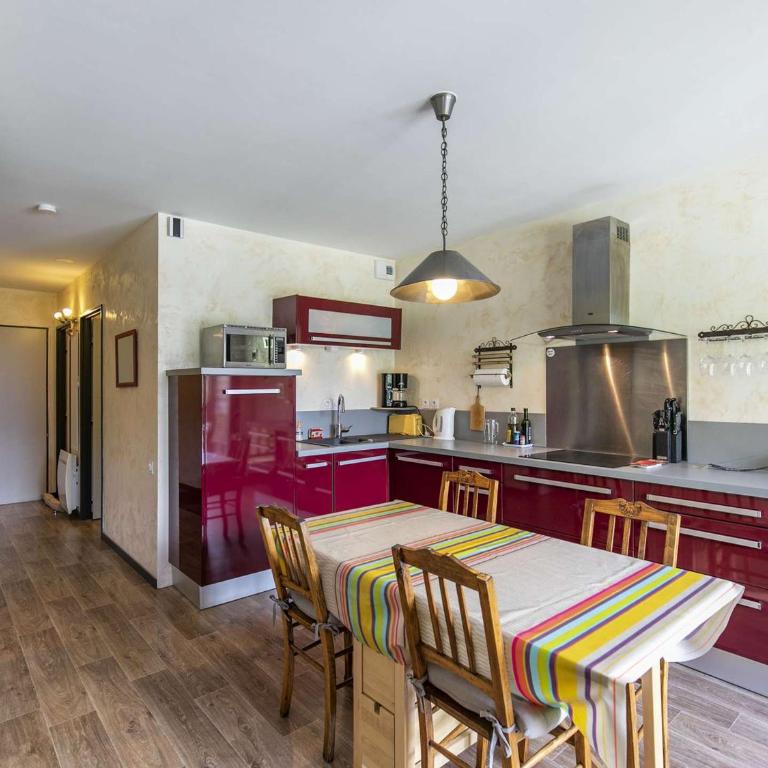 Bel appartement 4 pers, terrasse, parking privé, proche ski et thermes - Apartamento de 1 dormitorio - 7