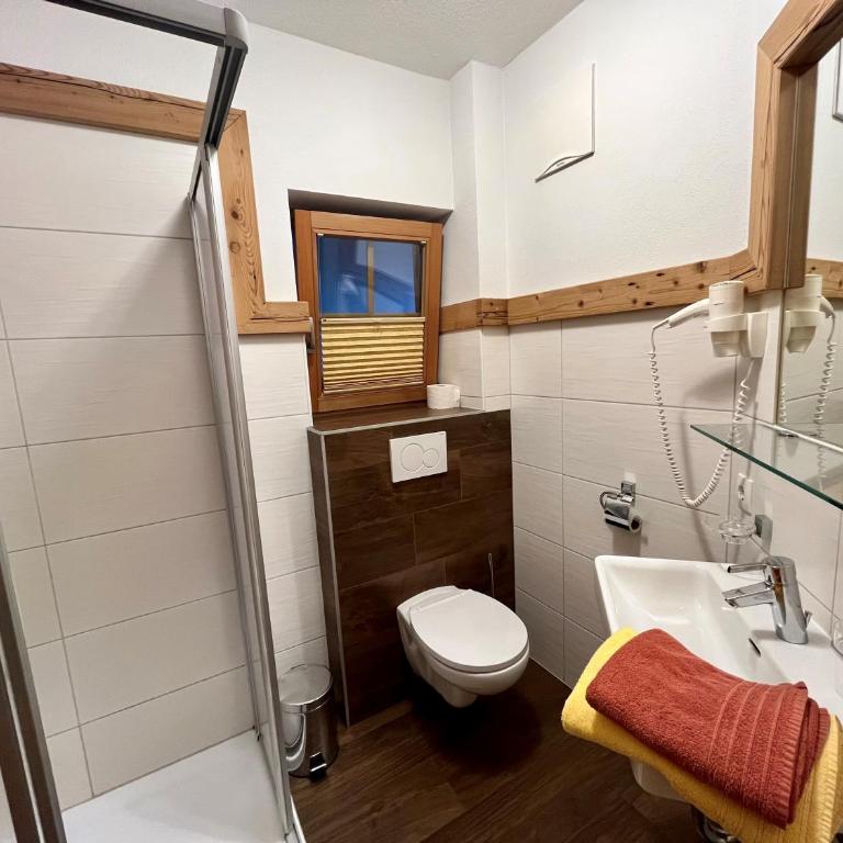 Kama Alm - Chalet mit Balkon und Terrasse - 13