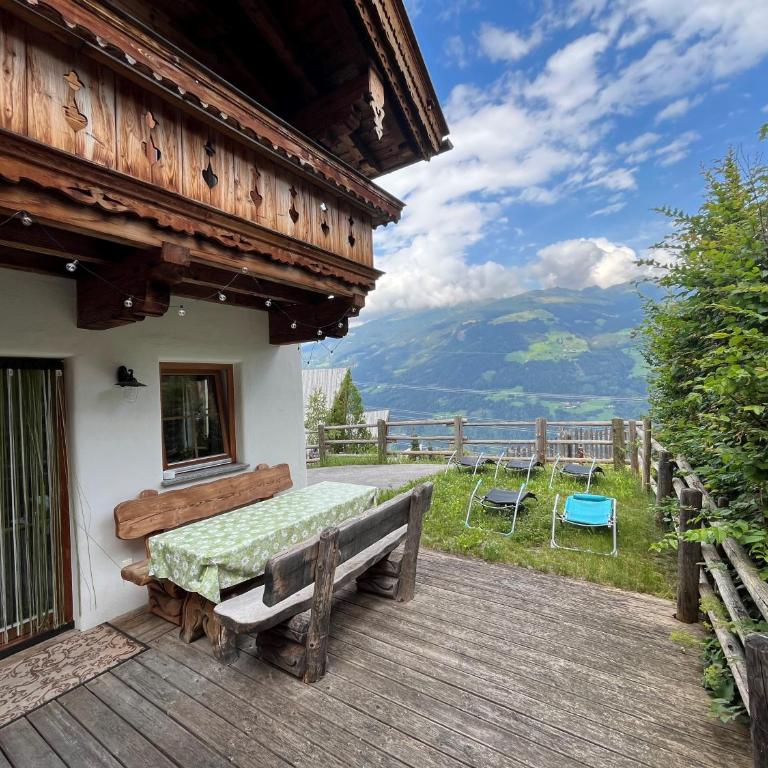 Kama Alm - Chalet mit Balkon und Terrasse - 2