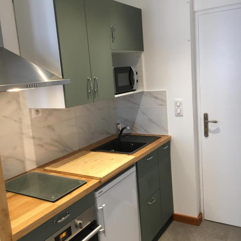 LE STUDIO, avec un extérieur, un local pour vos vélos, skis, bagages - One-Bedroom Apartment - 2