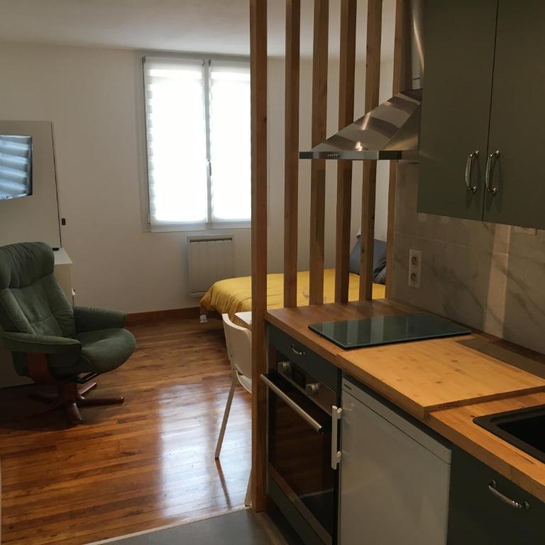 LE STUDIO, avec un extérieur, un local pour vos vélos, skis, bagages - One-Bedroom Apartment - 1