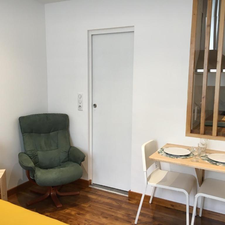 LE STUDIO, avec un extérieur, un local pour vos vélos, skis, bagages - One-Bedroom Apartment - 3