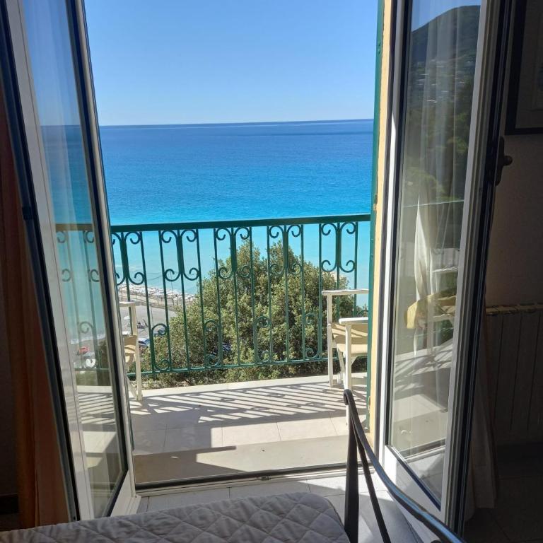 Hotel Leopold - Camera Matrimoniale con Balcone e Vista Mare - 3