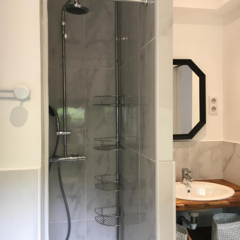 LE STUDIO, avec un extérieur, un local pour vos vélos, skis, bagages - One-Bedroom Apartment - 7