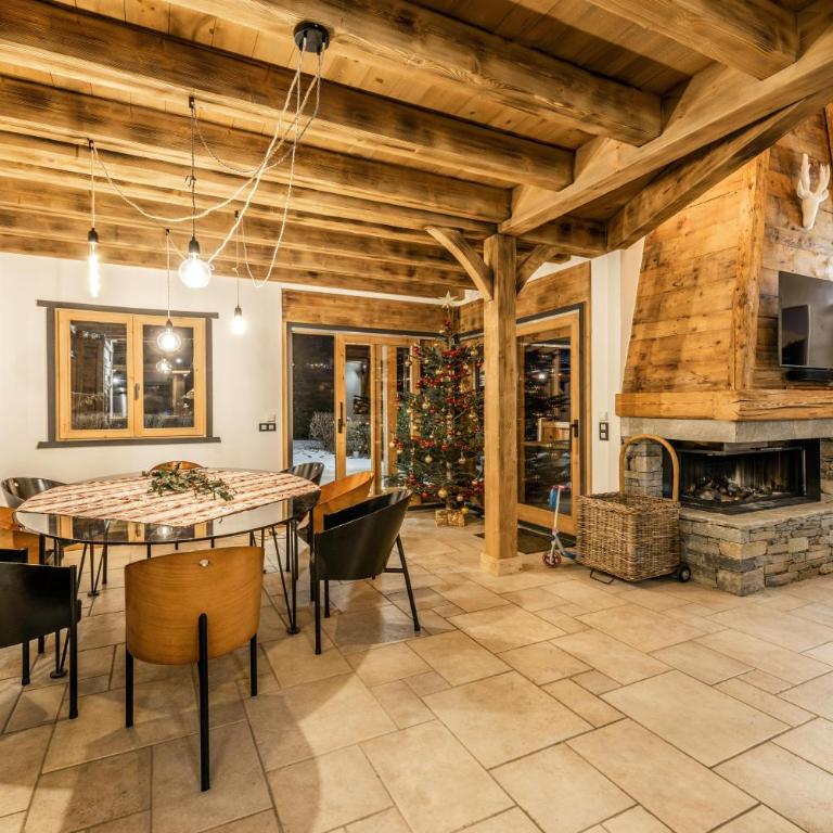 Chalet savoyard d'exception avec piscine chauffée - Chalet - 12