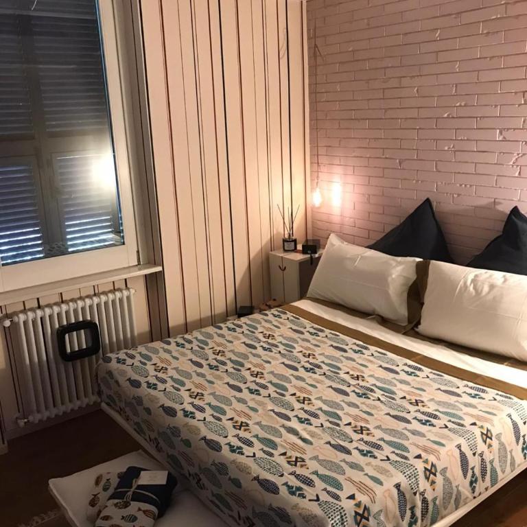 Cinquecento Loft - Queen Room with Spa Bath - 1