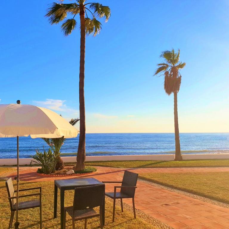 Dona Lola Macarena - Beautiful Frontline beach house between Fuengirola and Marbella - CS100 - Casa de 2 dormitorios - 1