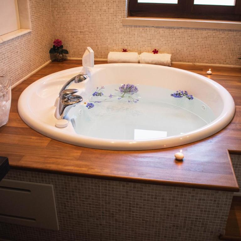 Villa Pietra Bianca - Luxury stay in Puglia - Queen Room with Spa Bath - 6