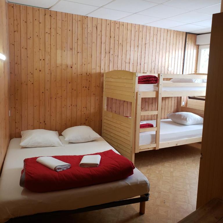 Hébergement Artense - Chambre Familiale avec Salle de Bains Privative - 10