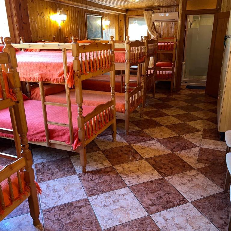 Bungalows & Albergue La Playa - Private Room with Private Bathroom 12 Adults (Albergue) - 2