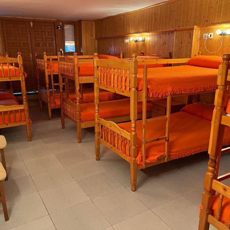 Bungalows & Albergue La Playa - Private Room with Shared Bathroom 10 Adults (Albergue) - 3