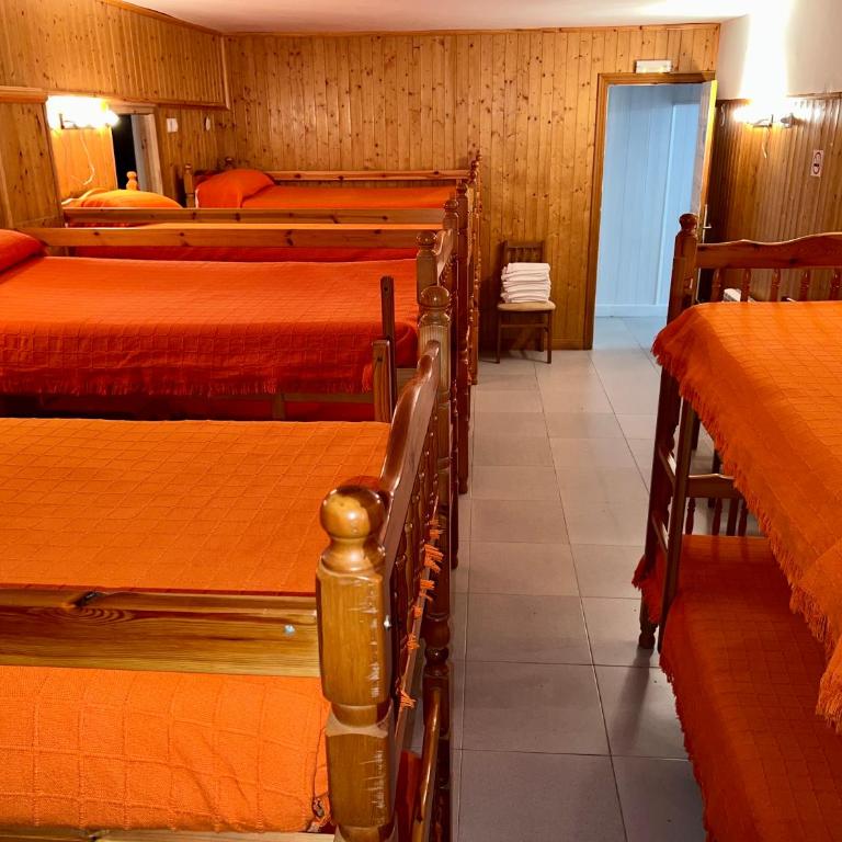 Bungalows & Albergue La Playa - Private Room with Shared Bathroom 10 Adults (Albergue) - 2
