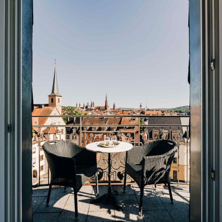 DAS v EVERT Hotel - am Congress Centrum Würzburg - Deluxe Suite - 9