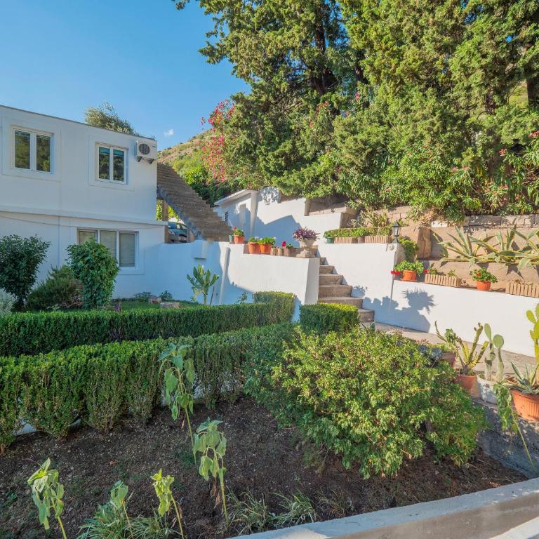 Tomy Garden House - Studio sa Terasom - 15