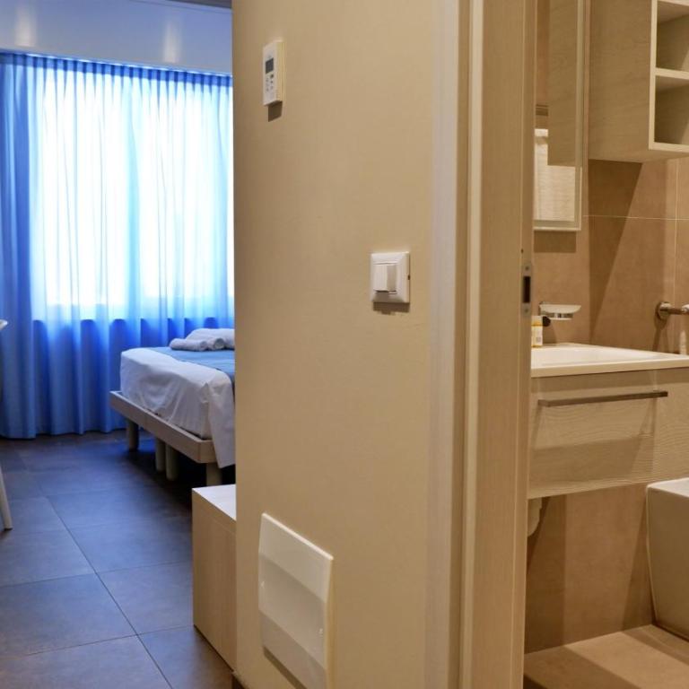 Pianomare Riviera Apartments and Rooms - Camera Matrimoniale/Doppia con Letti Singoli con Bagno Privato - 4