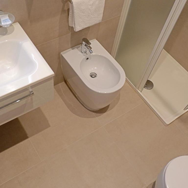 Pianomare Riviera Apartments and Rooms - Camera Matrimoniale/Doppia con Letti Singoli con Bagno Privato - 11