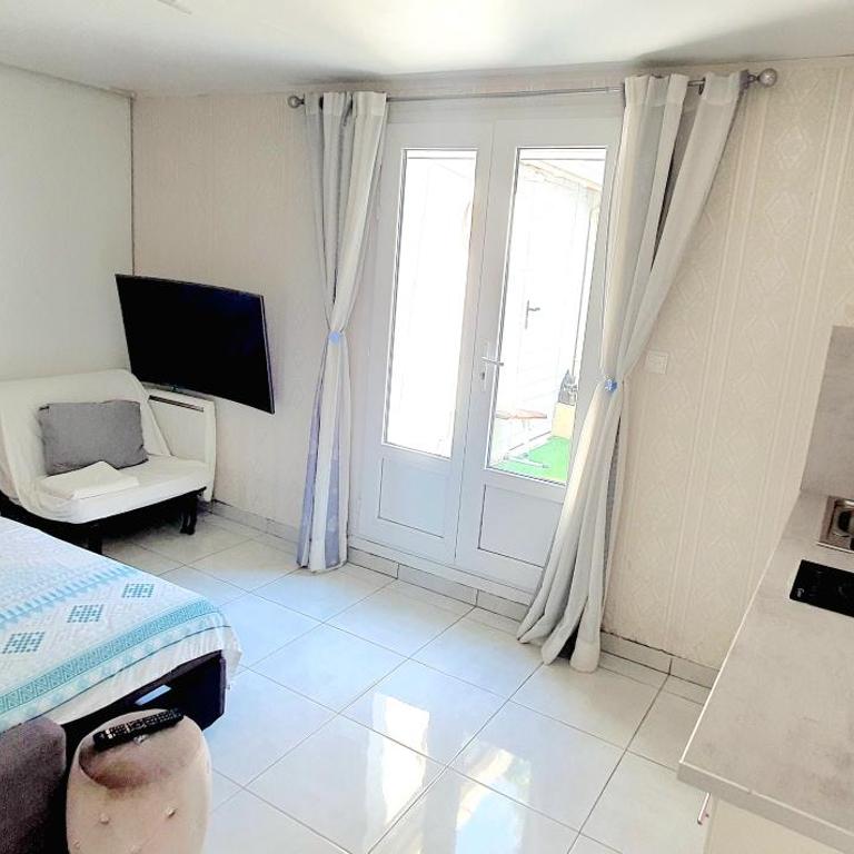 MAISON APPARTEMENT TOUT CONFORT À 10mn des plages - Villa - 57