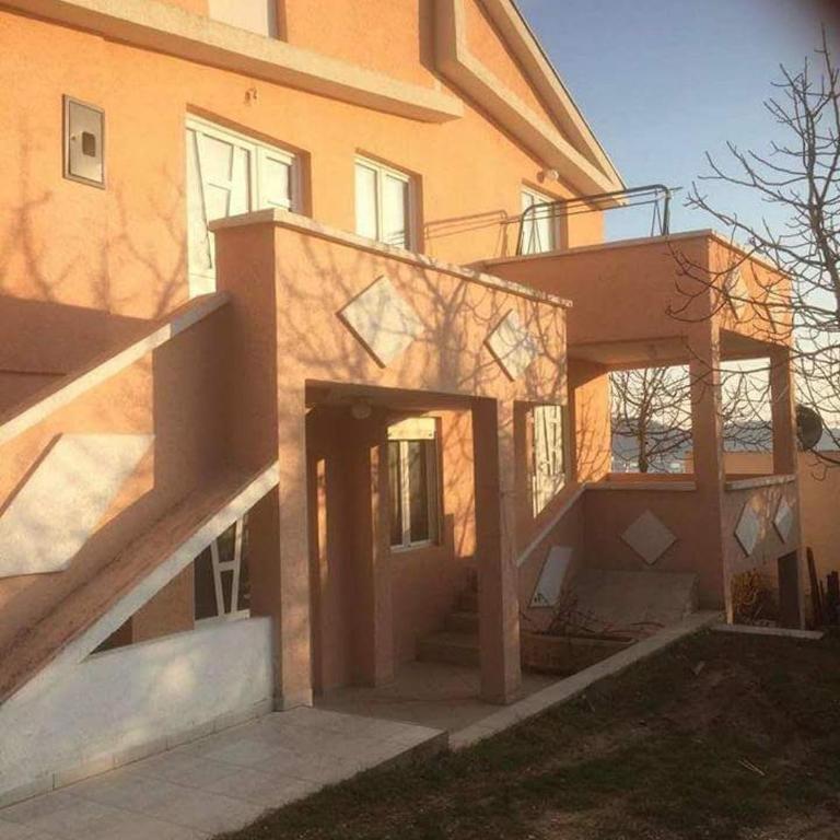 Apartmani Dević Šušanj - Trokrevetna Soba sa Balkonom - 1