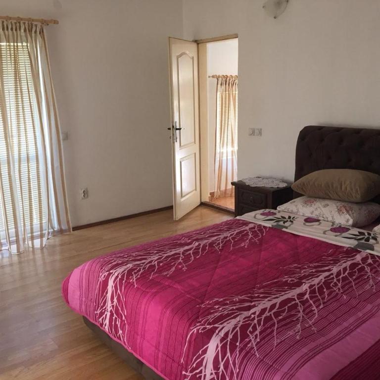 Apartmani Dević Šušanj - Trokrevetna Soba sa Balkonom - 6