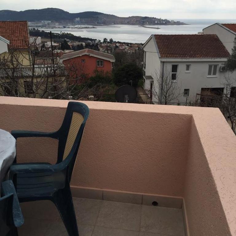 Apartmani Dević Šušanj - Trokrevetna Soba sa Balkonom - 9