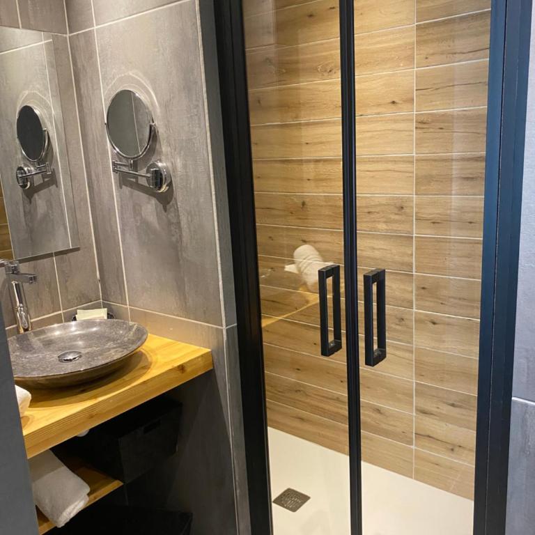 Logis Hôtel Les Autanes & Spa - Chambre Double ou Lits Jumeaux Supérieure - 3