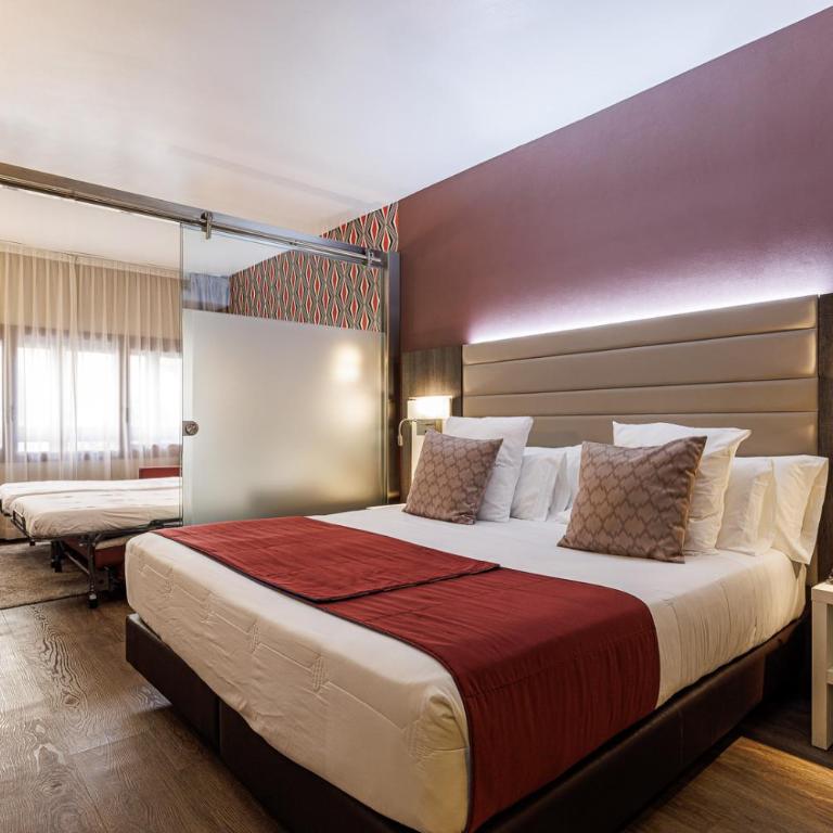 Hotel Ronda Lesseps - Family Deluxe Room - 17