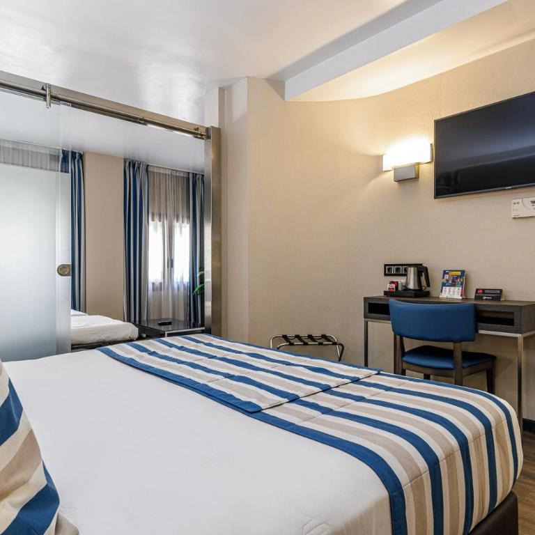 Hotel Ronda Lesseps - Family Deluxe Room - 12