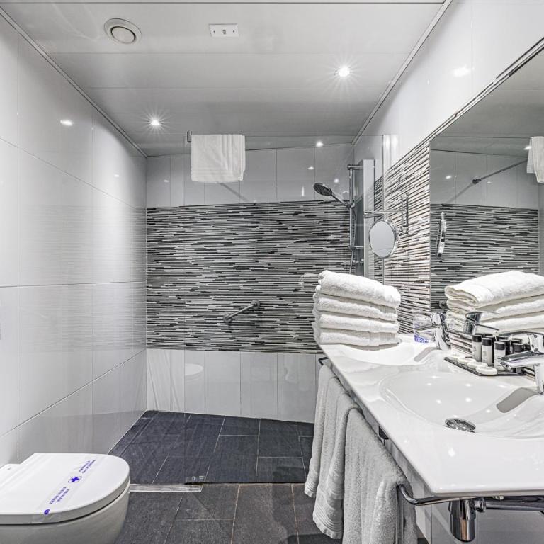 Hotel Ronda Lesseps - Family Deluxe Room - 10