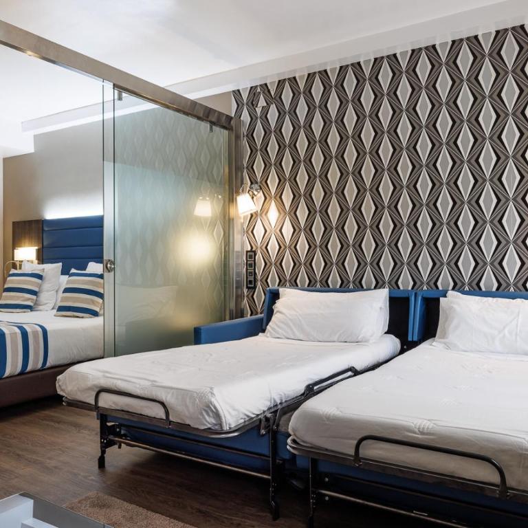 Hotel Ronda Lesseps - Family Deluxe Room - 5