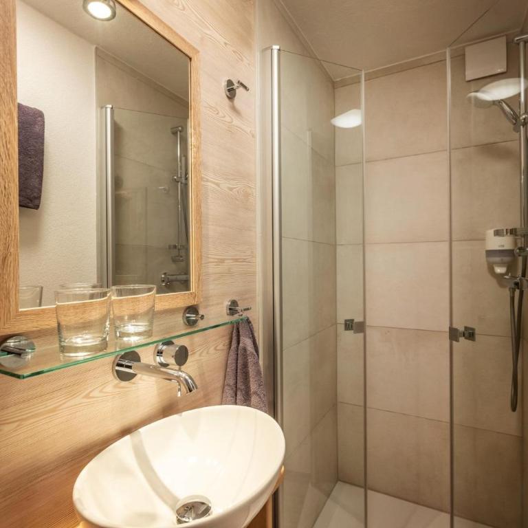 Pension Edelweiss - Doppelzimmer mit Dusche - 20