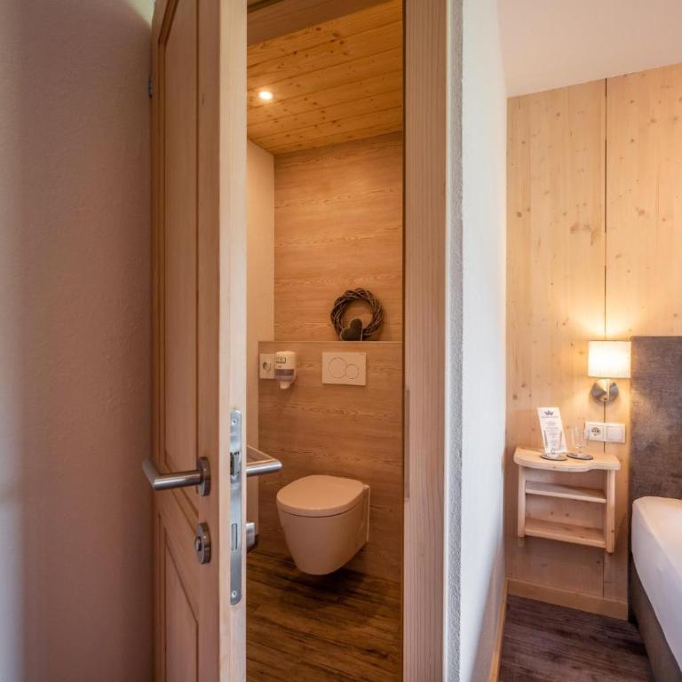Pension Edelweiss - Doppelzimmer mit Dusche - 18