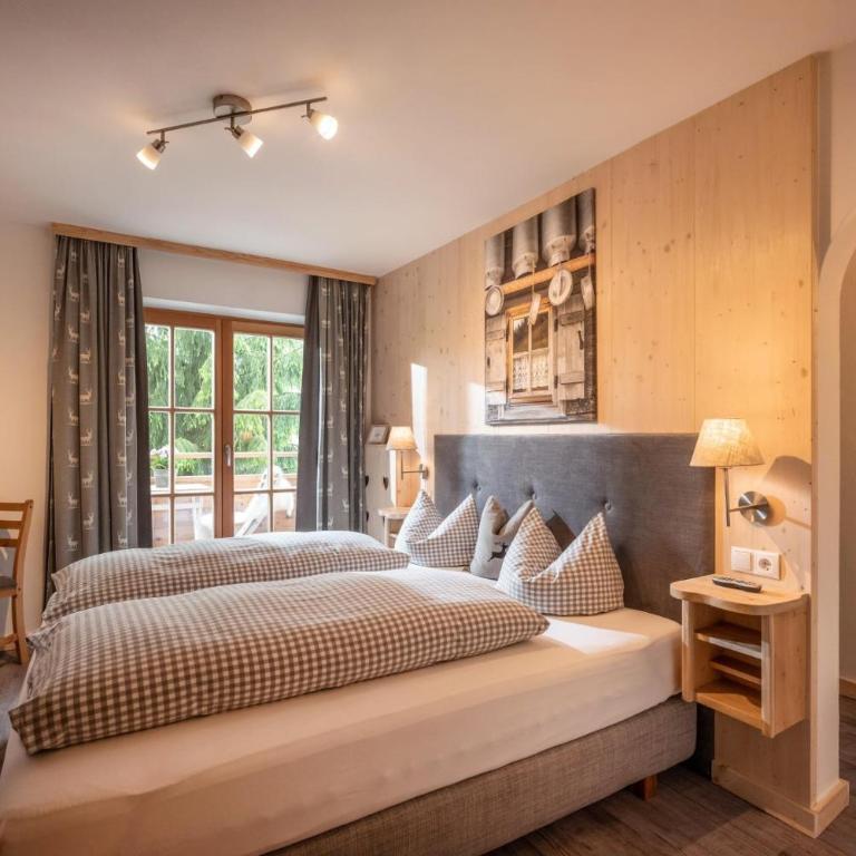 Pension Edelweiss - Doppelzimmer mit Dusche - 17