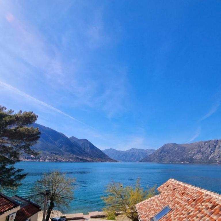 Lovely apartment Jovan 3,with a view of the bay and free Wi-Fi - Apartman sa 1 Spavaćom Sobom - 1