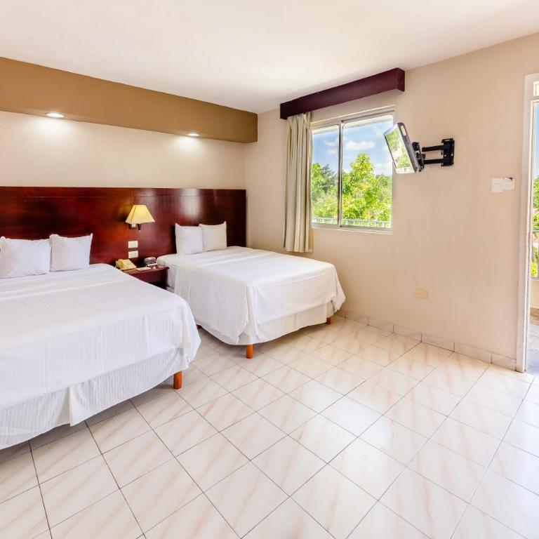 Hotel Maria del Carmen - Standard Double Room with Two Double Beds - 5
