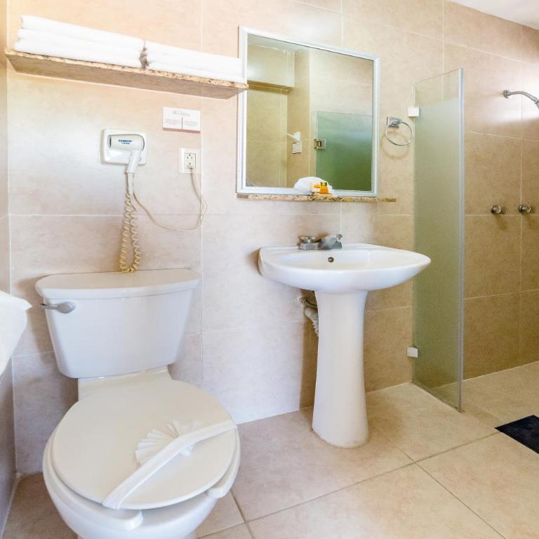 Hotel Maria del Carmen - Standard Double Room with Two Double Beds - 6