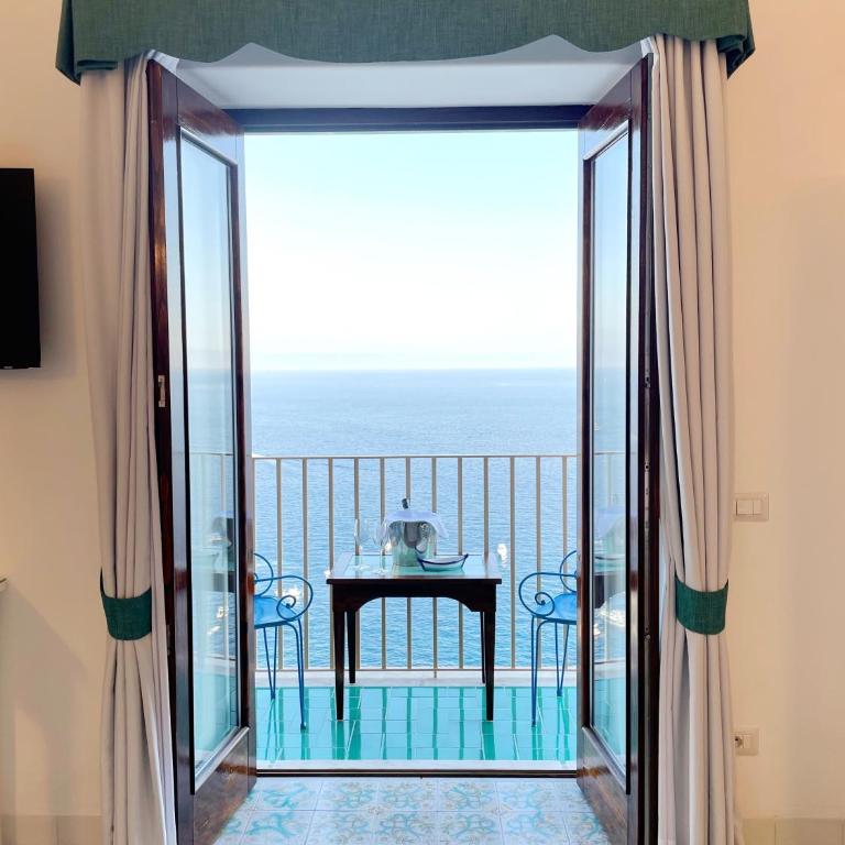 Villa Nettuno - Camera Deluxe Matrimoniale/Doppia con Letti Singoli con Vista Mare - 2