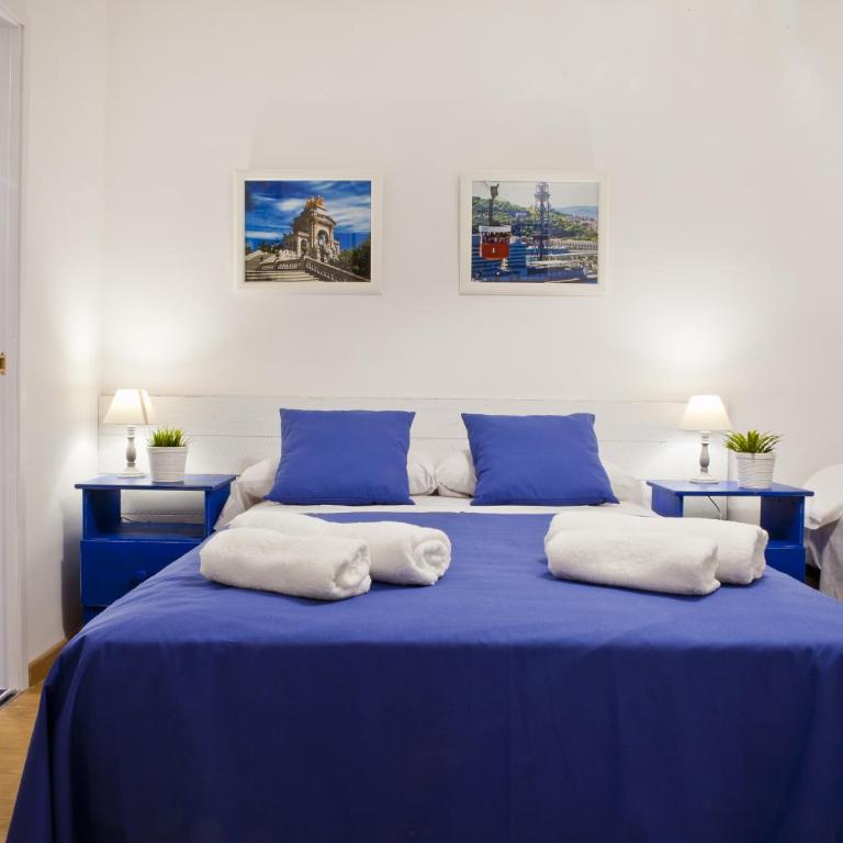 Blue Barcelona - Triple Room with Private Bathroom - 3