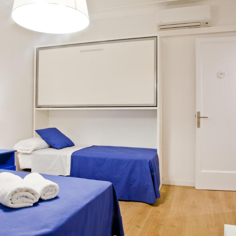 Blue Barcelona - Family Room with Private Bathroom - 4