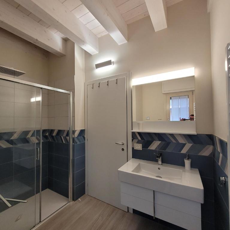 Garda view - Appartamento con solarium privato con vista lago - Appartamento con 2 Camere da Letto - 5
