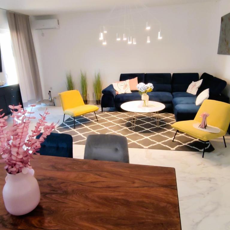 Villa Olive Hill - Three-Bedroom Villa - 2