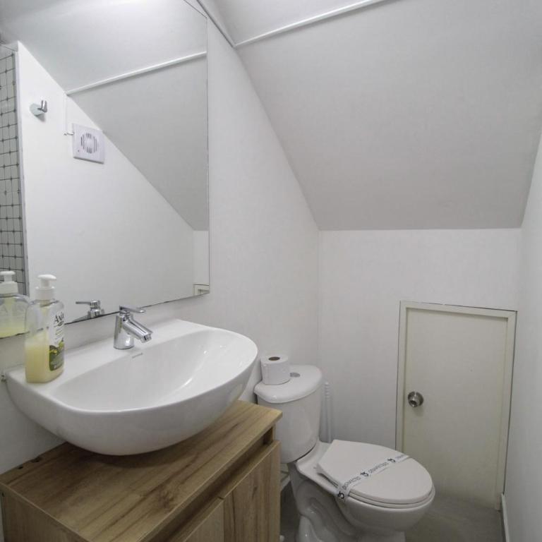 Cómodo aparta suite en zona Poblado Medellín M101 By Roots Rentals - Apartamento de 2 dormitorios - 21