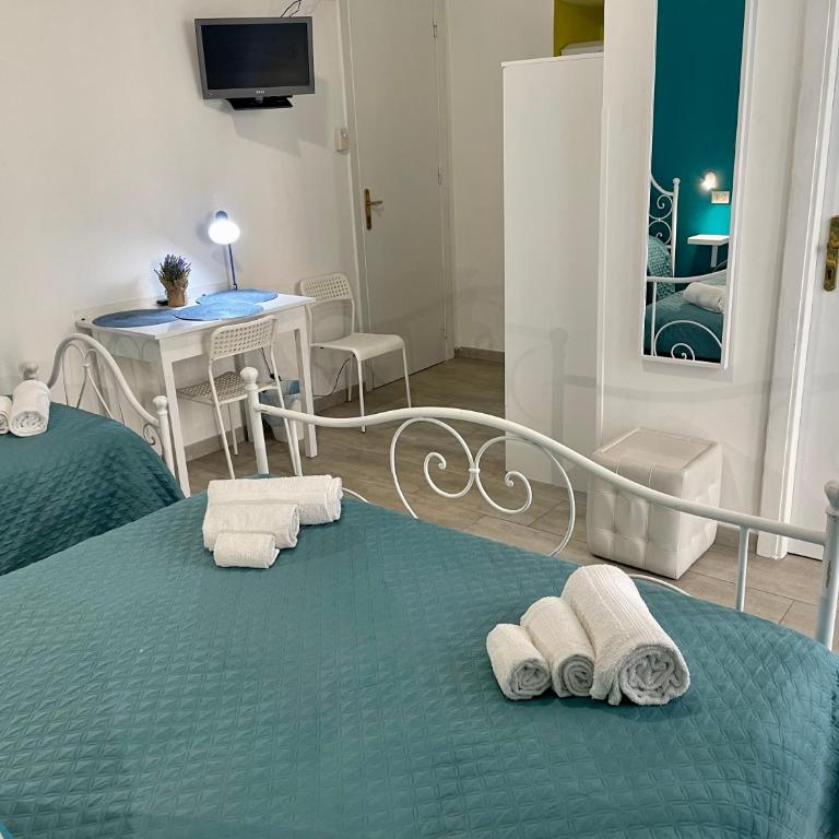 Casa Vittoria - Triple Room with Private Bathroom - 2