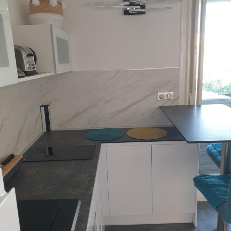 Le Miroir - One-Bedroom Apartment - 3